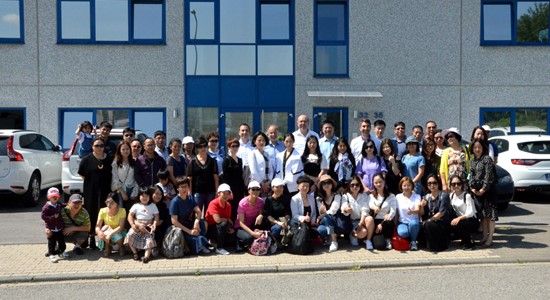 Chinesische Kosmetikerinnen zu Besuch bei JANSSEN COSMETICS in Aachen