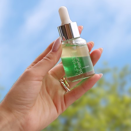 Deine Regeneration bei sonnengereizter Haut: Das 2-Phase Oil Serum Calming 