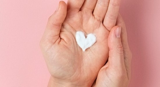 Offre spéciale Saint-Valentin : des cadeaux de soins pour la peau pour elle et lui !