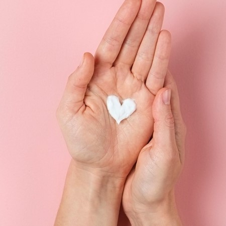 Offre spéciale Saint-Valentin : des cadeaux de soins pour la peau pour elle et lui !