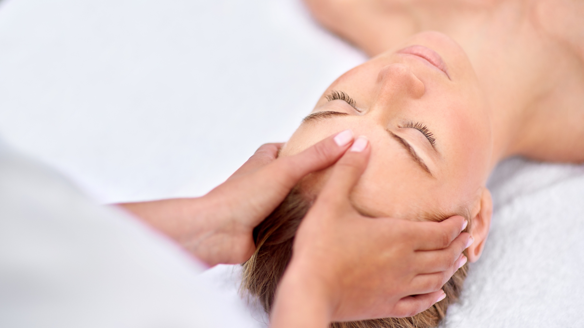 Japanische Gesichtsmassage inspiriert von Kobido – natürliches Facelift